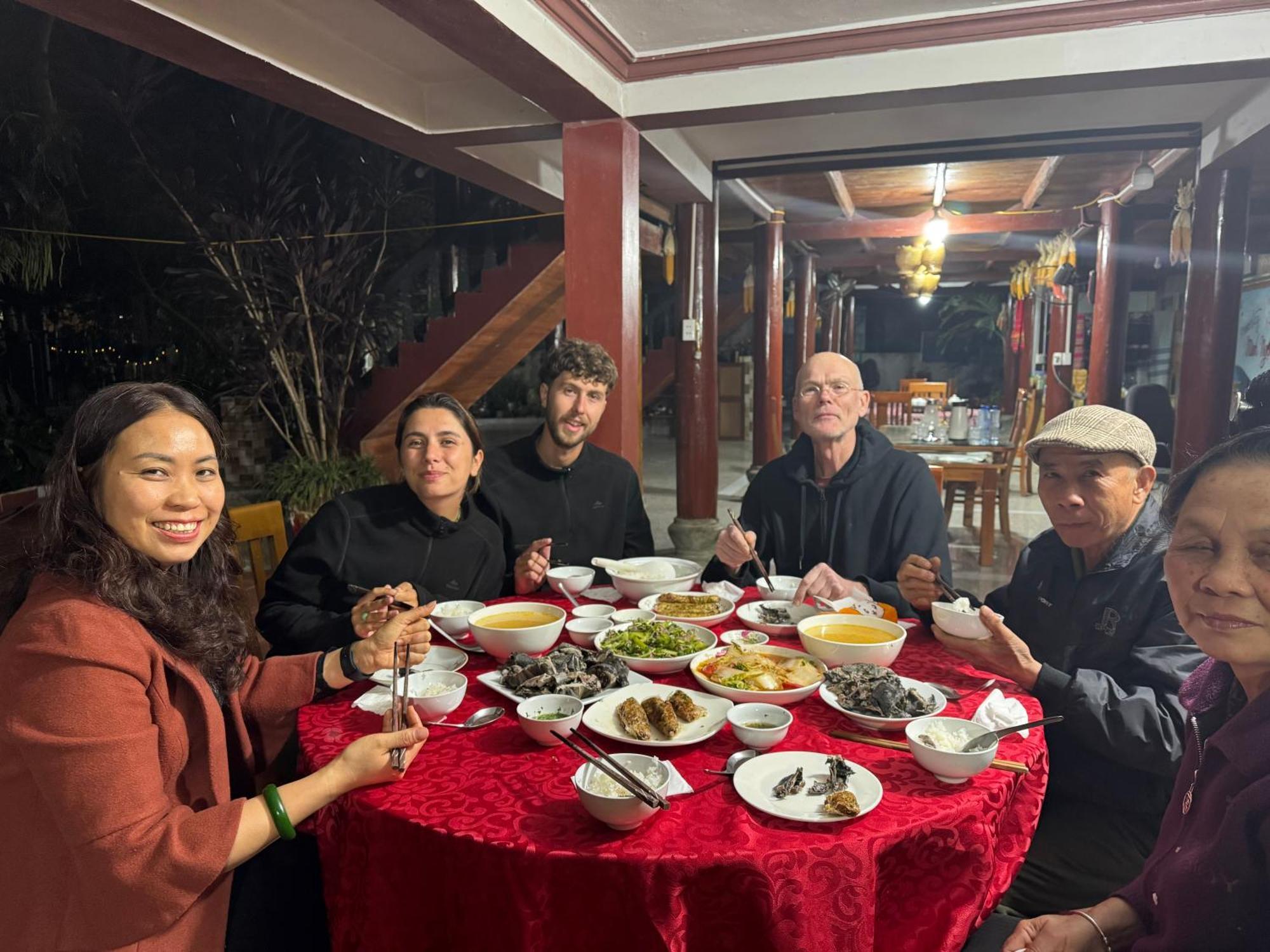 Minh Ngoc Homestay Dien Bien Phu Ban Him Lom ภายนอก รูปภาพ