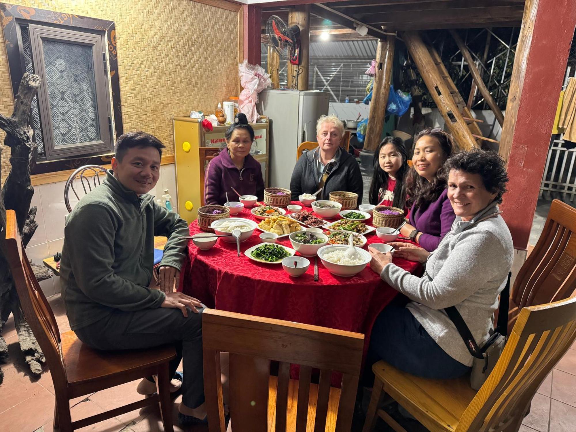 Minh Ngoc Homestay Dien Bien Phu Ban Him Lom ภายนอก รูปภาพ